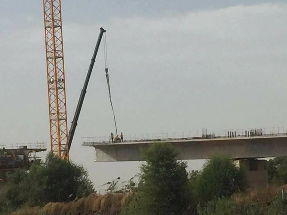 Serpent de mer ? Le pont sur le fleuve Gambie réalisé à 60%