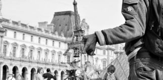 Macky Sall, négociez des accords migratoires au lieu de faire convoquer des ambassadeurs étrangers!