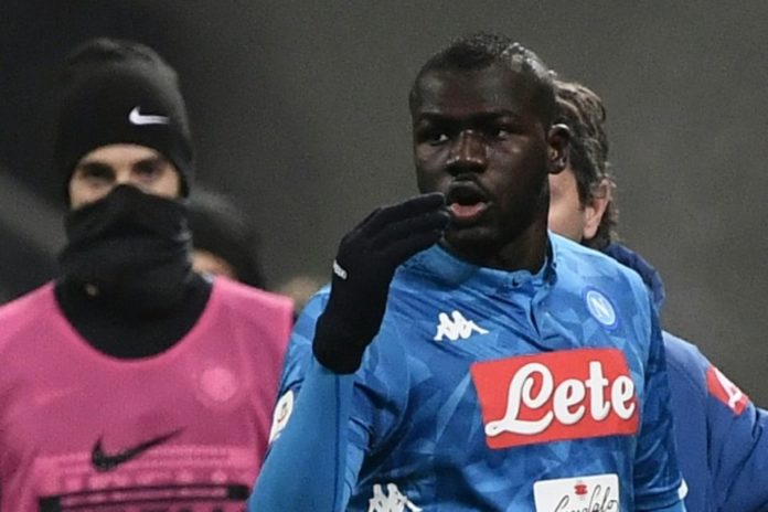 1183112-le-defenseur-senegalais-de-naples-kalidou-koulibaly-d-sort-du-terrain-apres-un-carton-rouge-lors-du-