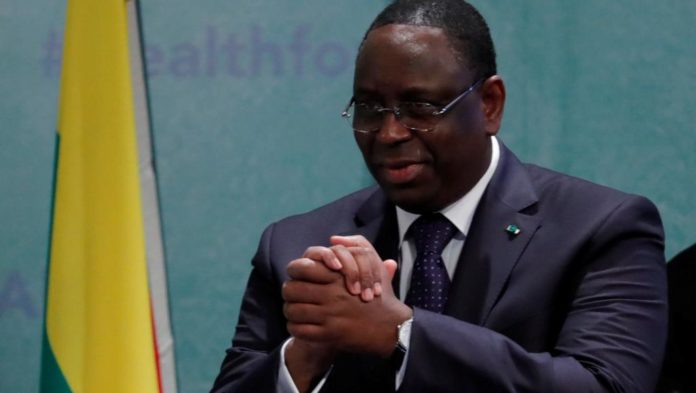 Macky Sall mains croisees