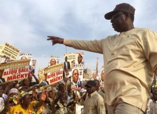 Meeting mercenaire : Les foules achetées de Macky Sall à Guédiawaye