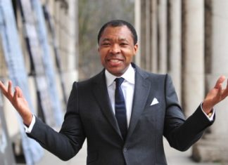 Décès à 56 ans d’Okwui Enwezor, mentor africain de l’art contemporain