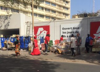 Auchan Peytavin encombre la voie publique (Préfet)