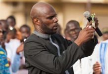 Affaire BCEAO : l’activiste Kémi Séba traite Macky Sall de « vice-champion de la Françafrique »