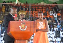 Le président burundais Pierre Nkurunziza a récompensé sa fille de 12 ans le 1er mai avec d’autres travailleurs méritants