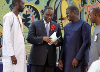 Macky Sall ce 1er mai aux journalistes : « la presse en ligne est en train de tuer la presse papier »