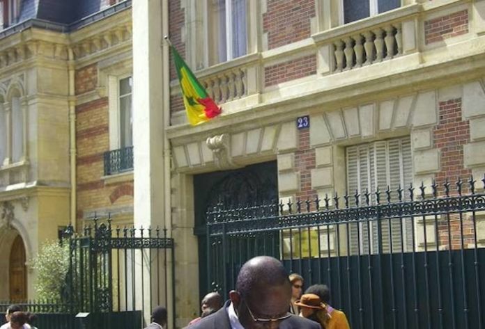 Vive-bagarre-à-la-Résidence-de-lambassade-du-Sénégal-en-France-Macky-Sall-évacué-par-la-sécurité