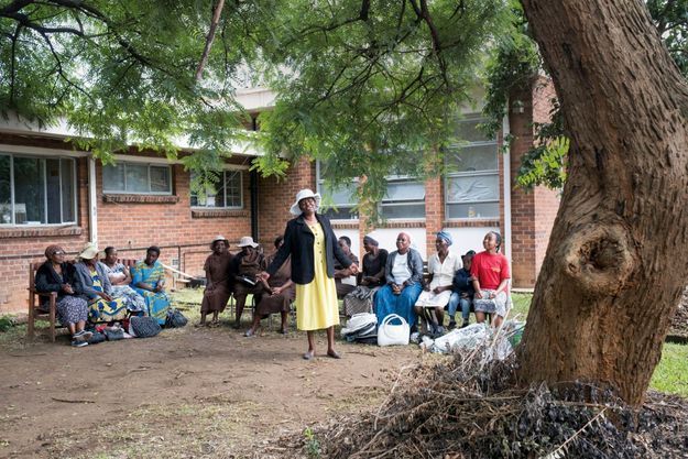 Zimbabwe-ces-super-mamies-qui-mettent-la-folie-au-ban
