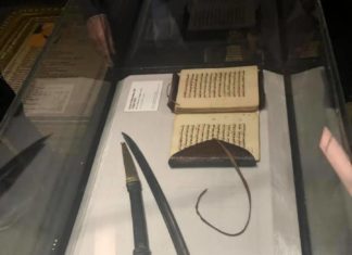 Biens coloniaux volés : le sabre d’Oumar Foutiyou Tall restitué par Paris