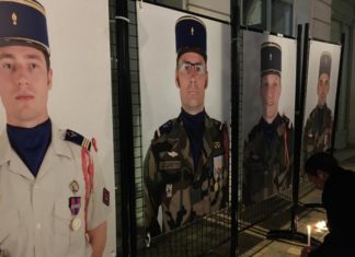 « Mort kilométrique » : A-t-on plus rendu hommage aux 13 soldats français morts au Mali qu’aux 49 soldats maliens tués ?