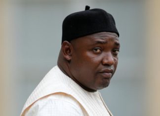 Comme Macky Sall, le Président gambien refuse de rétrecir son premier mandat, après l’avoir promis