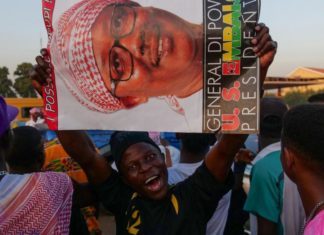 Contre son camp : Le sortant battu José Mario Vaz a choisi en les deux finalistes du second tour de la présidentielle