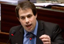 Si vous voulez aider l’Afrique, Monsieur « Macaron », foutez le camp du continent »