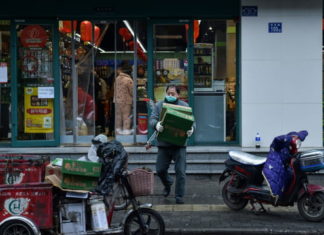 Virus chinois : le nombre de décès bondit à 80, des étrangers en attente d’évacuation