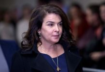 « Inconsciente sur le sol » : au procès Weinstein, Annabella Sciorra témoigne à la barre