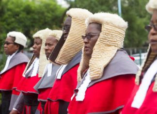 Ghana : quand la perruque importune juges et avocats