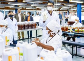 Covid-Organics contre Covid-19 : le président malgache présente son remède / Photos