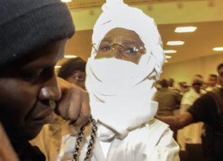 Le prisonnier Habré, 78 ans, veut sortir 6 mois pour « se faire soigner », les familles de victimes crient au scandale