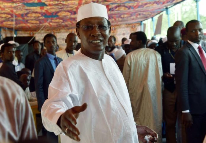 869269-idriss-deby-itno-president-du-tchad-a-n-djamena-tchad-le-10-avril-2016