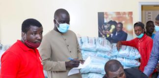 Covid-19 : Le directeur général de l’Adie Cheikh Bakhoum apporte sa contribution à Grand Yoff