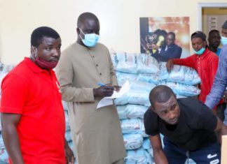 Covid-19 : Le directeur général de l’Adie Cheikh Bakhoum apporte sa contribution à Grand Yoff