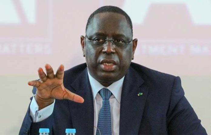 Macky Sall doigts levés