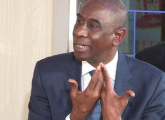 Le ministre de l’Éducation ne sait pas quand les écoles rouvriront