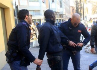 Piacenza (Italie) – Un Sénégalais arrêté : il a exigé des masques et craché sur les vitres d’une ambulance