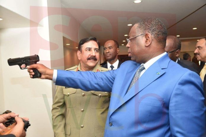 Macky Sall pistolet