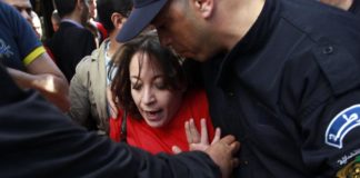 Vidéo – Algérie : La militante Amira Bouraoui condamnée à un an de prison ferme