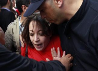 Vidéo – Algérie : La militante Amira Bouraoui condamnée à un an de prison ferme