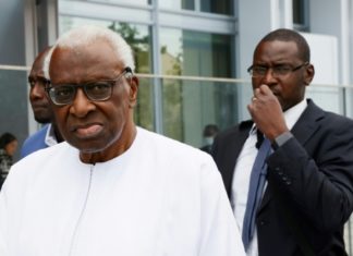 A son procès, Lamine Diack s’auto-dément finalement : « J’ai 87 ans, je n’ai jamais demandé d’argent aux Russes »