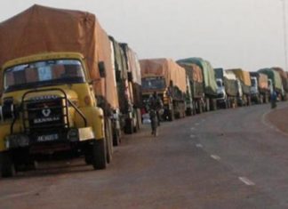 Macky Sall cède et lève les restrictions de déplacements pour les transporteurs routiers