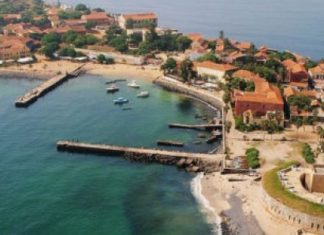 « Déblanchiment » à Gorée : la Place de l’Europe rebaptisée d’un long nom bisounours