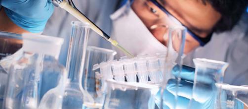 o-cientista-e-um-profissional-que-executa-uma-atividade-sistematica-para-atingir-o-conhecimento-sobre-algo_2117203