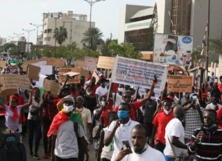 Aar liñu bokk, Ñoo Lank et Doyna : une procession de revendications depuis la Place de la Nation / Photos