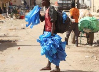 Sachets plastiques au Sénégal : voici pourquoi une association de commerçants est contre la loi d’interdiction