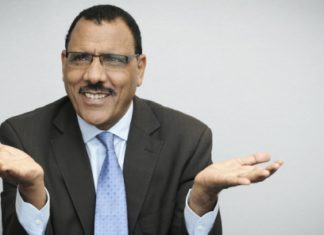Mohamed Bazoum : le candidat du pouvoir nigérien quitte le ministère de l’Intérieur pour mieux entrer à la présidence en décembre