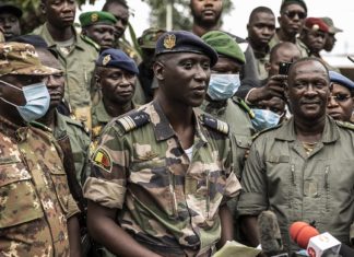 La junte militaire se la joue à pile ou face au Mali: un président de transition « civile ou militaire » promis