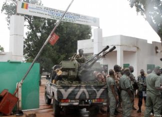 « A Mali, malin et demi »: les militaires prennent le pourboire de la contestation