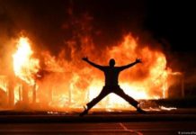 Racisme et violences policières : les États-unis sous tensions, le Wisconsin à feu et à sang