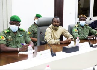 Visite « hospitalisée » au Mali: quand le chef des putschistes est au chevet de l’ex-président IBK victime d’un AVC