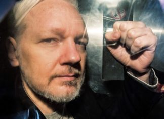 Julian Assange souffre d’une « dépression sévère » et « entend des voix et de la musique imaginaires » en prison