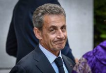 Et revoilà Nicolas Sarkozy, l’hominidé qui associa « singes » et « nègres »