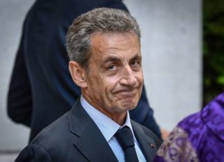 Et revoilà Nicolas Sarkozy, l’hominidé qui associa « singes » et « nègres »