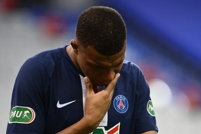 sechement-tacle-par-loic-perrin-vendredi-soir-lors-de-la-finale-de-la-coupe-de-france-kylian-mbappe-va-manquer-au-psg-photo-franck-fife-afp-1595862932