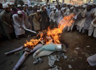 Un homme battu à mort et son corps brûlé par la foule, au Bangladesh, pour profanation du Coran