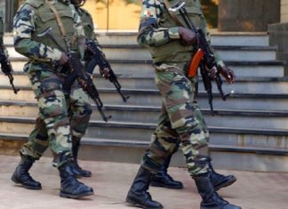 Présidentielle au Burkina: un Américain tué par les forces de sécurité devant un camp militaire