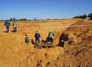 Découverte macabre en Libye : 17 corps exhumés de nouveaux charniers à Tarhoun