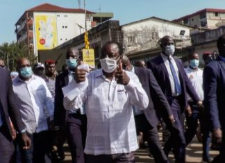 Conakry: Alpha « homme et gars » de Guinée parade pour sa victoire